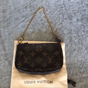Authentic Louis Vuitton Mini Pochette!
